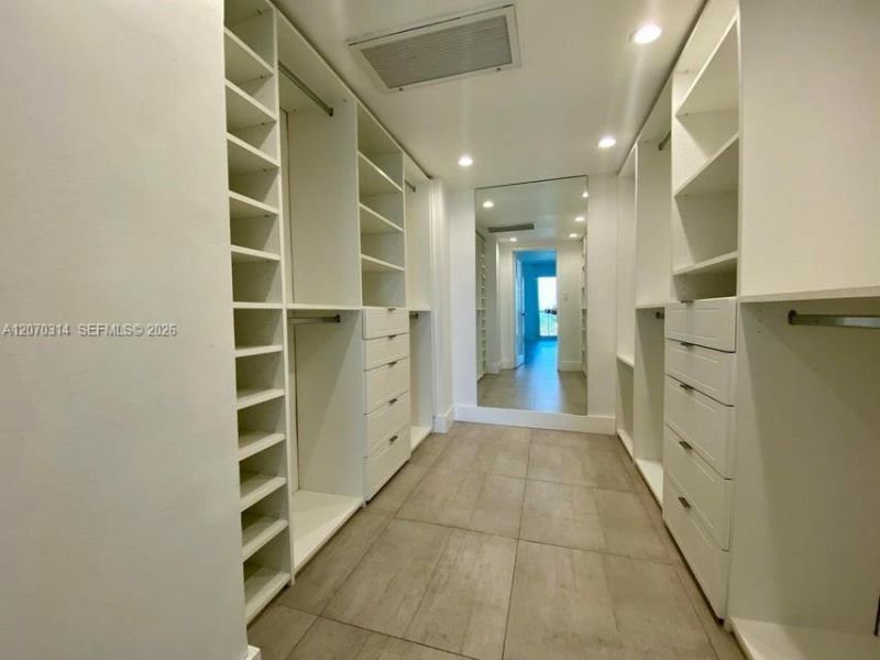 5401 Collins Ave , Unit 620, Miami Beach, FL 33140 Photo