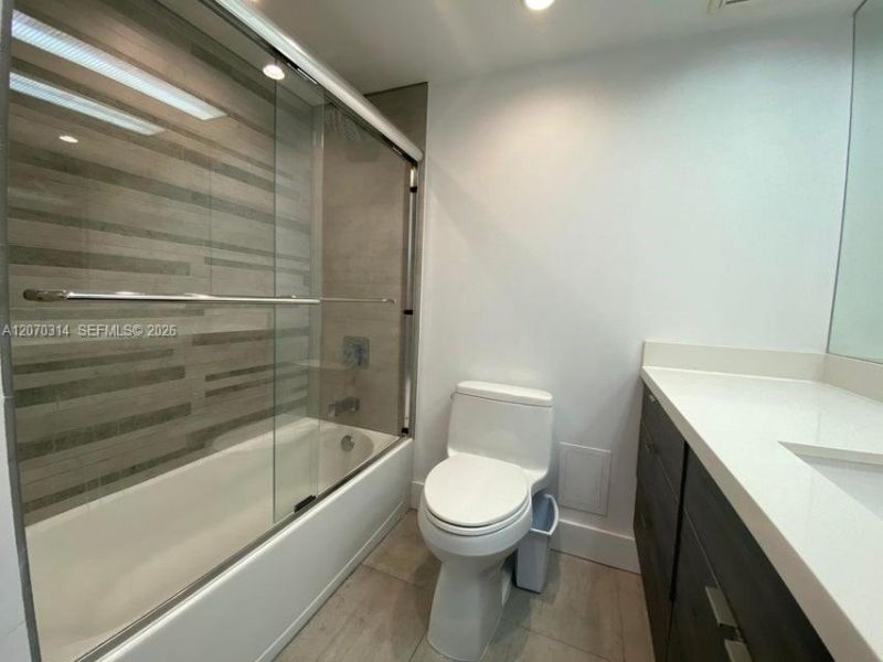 5401 Collins Ave , Unit 620, Miami Beach, FL 33140 Photo