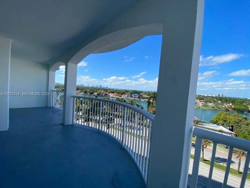 5401 Collins Ave , Unit 620, Miami Beach, FL 33140 Photo