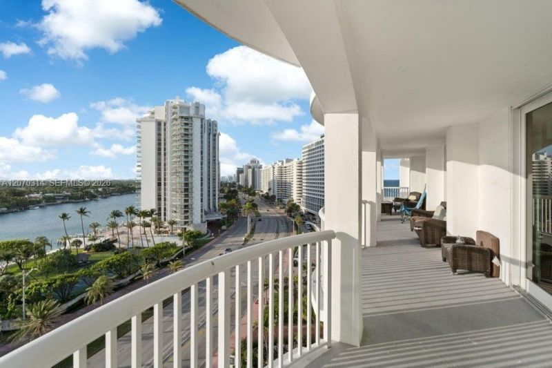 5401 Collins Ave , Unit 620, Miami Beach, FL 33140 Photo