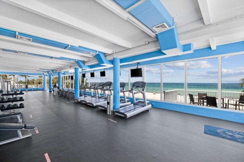 5401 Collins Ave , Unit 620, Miami Beach, FL 33140 Photo