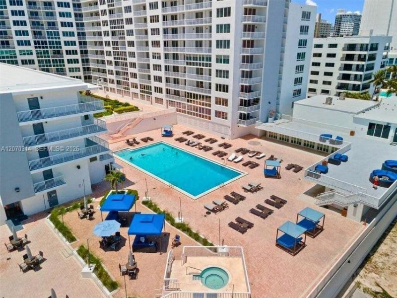 5401 Collins Ave , Unit 620, Miami Beach, FL 33140 Photo
