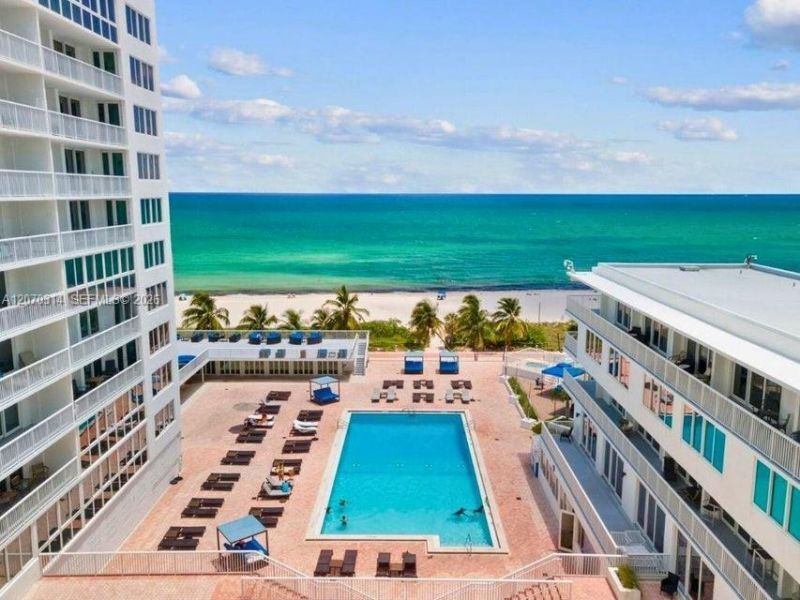 5401 Collins Ave , Unit 620, Miami Beach, FL 33140 Photo