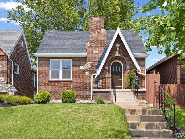 6427 Pernod Avenue, St Louis, MO 63139