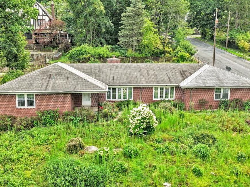 1323 Mahantongo Street , Pottsville, PA 17901 Main Photo