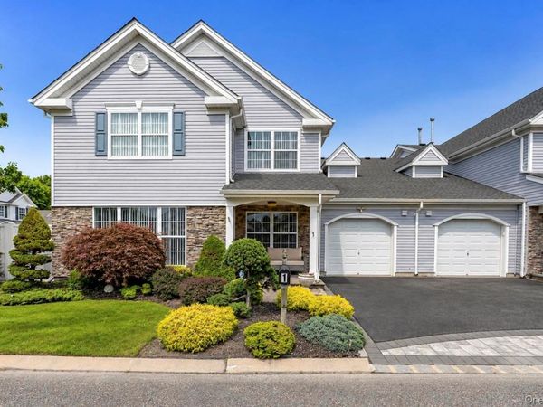 1 Jennifer Lane , Middle Island, NY 11953
