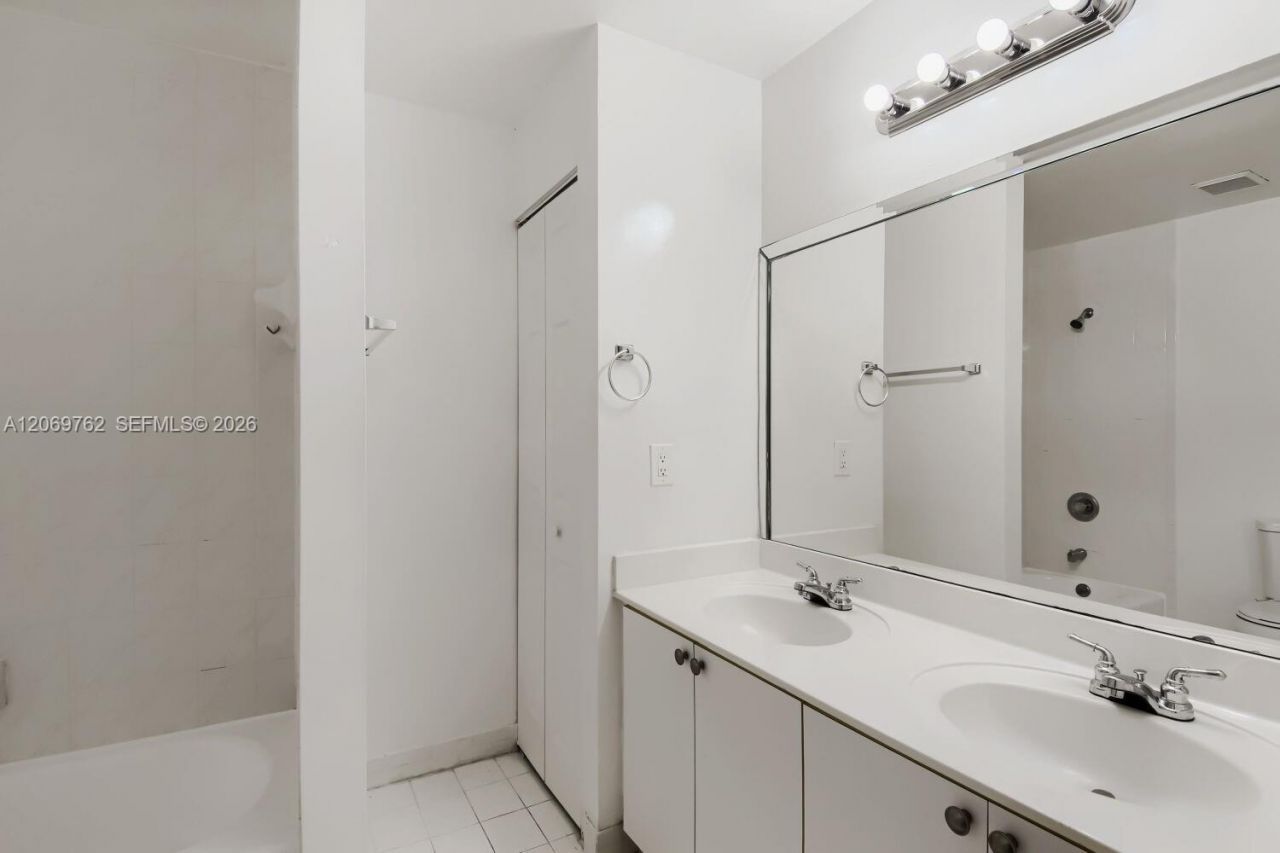 7663 N Southwood, Davie, FL 33328 Photo