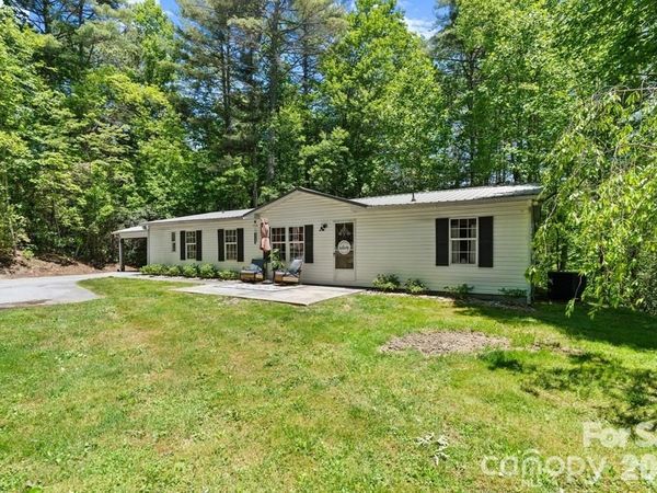 122 Fallswood Court, Hendersonville, NC 28739