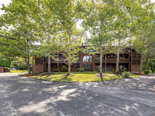 15026 Baxter Village Drive , Unit E, Chesterfield, MO 63017