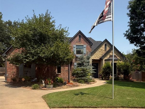 100 Hanover Drive , Edmond, OK 73034