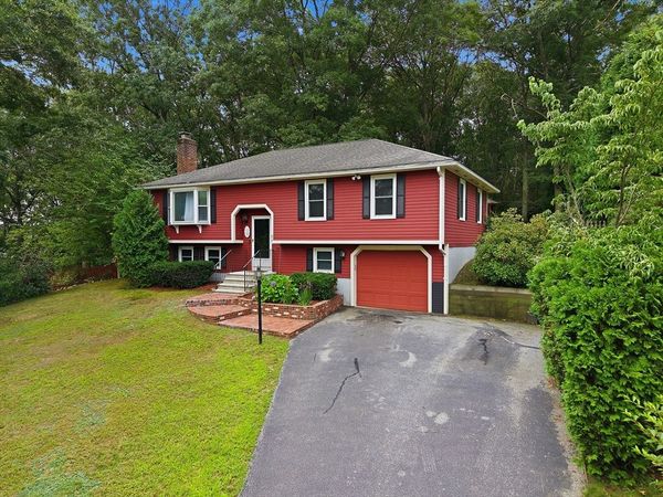 27 Reilly Ave, Blackstone, MA 01504