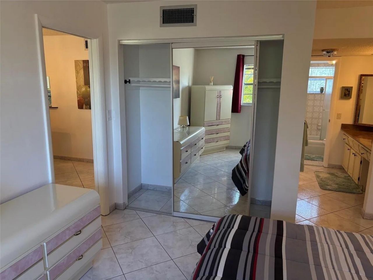 4050 NW 42nd Avenue, Unit 415, Lauderdale Lakes, FL 33319 Photo