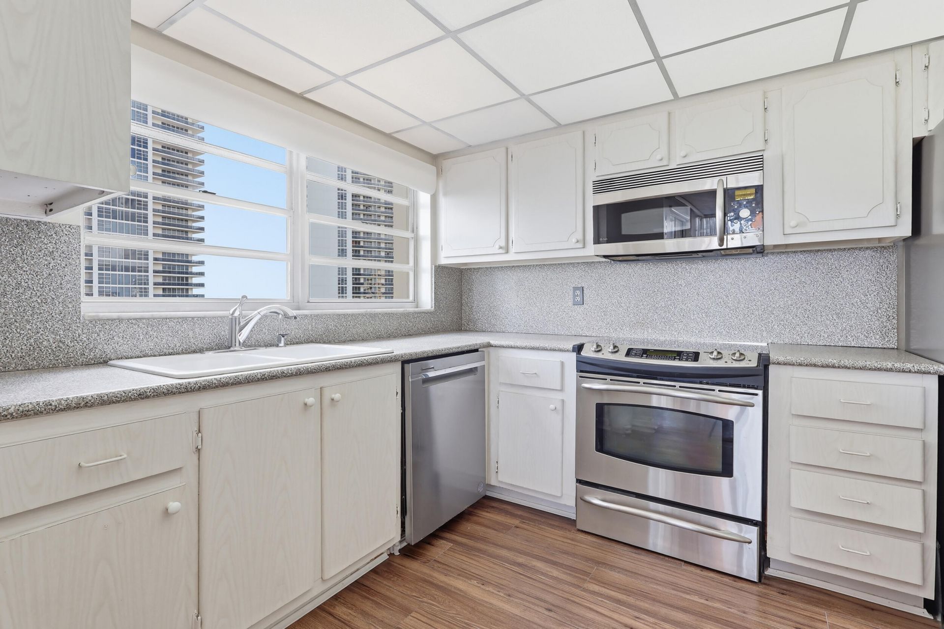 1825 S Ocean Drive, Unit PH 1, Hallandale Beach, FL 33009 Photo