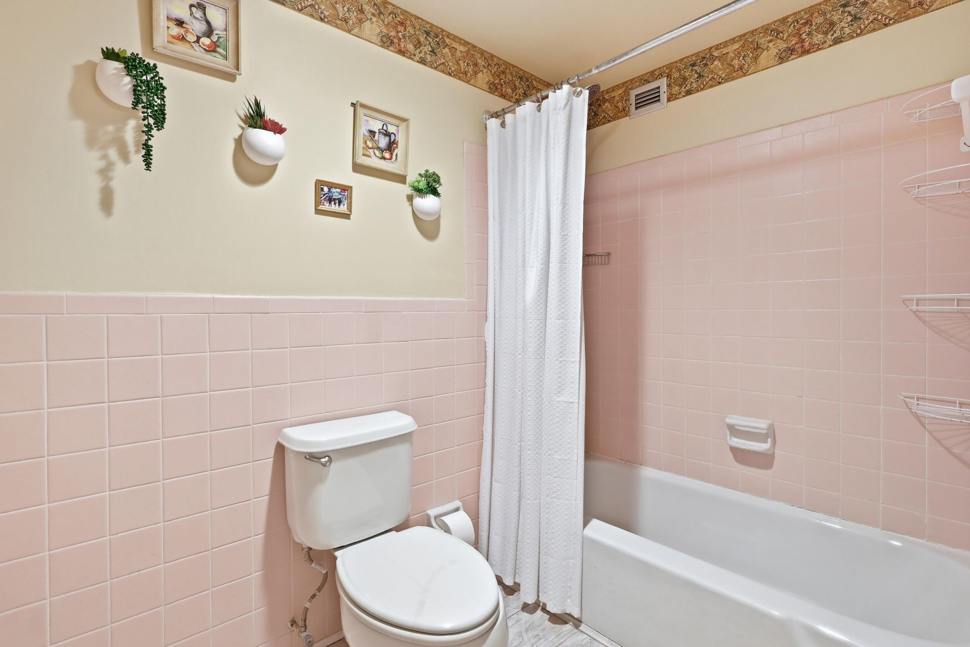 1825 S Ocean Drive, Unit PH 1, Hallandale Beach, FL 33009 Photo