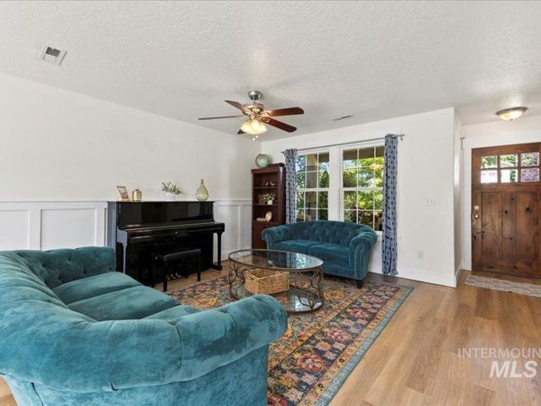 335 E Willowcreek Dr, Middleton, ID 83644