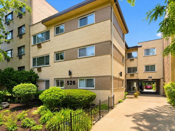 526 W Roscoe Street , Unit 2A, Chicago, IL 60657