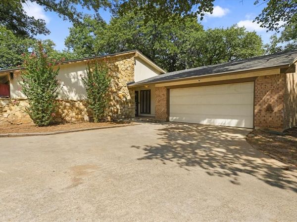 4609 Rockland Drive , Arlington, TX 76016
