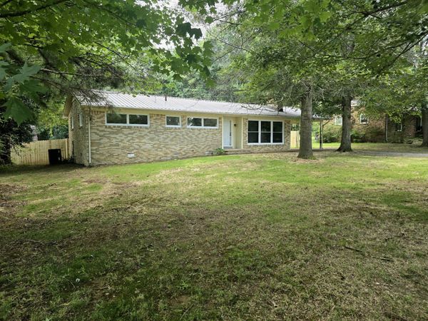 1606 Hilltop Dr , Lawrenceburg, TN 38464