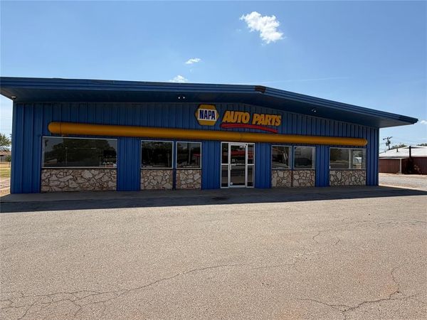 1118 E Main Street, Cordell, OK 73632