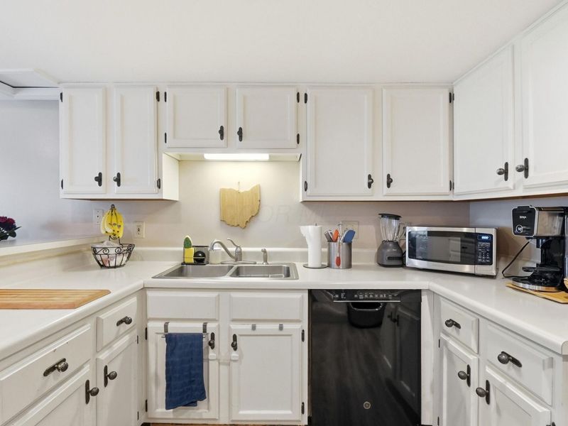 2691 Woodland Trail Drive, Columbus, OH 43231 Photo 13