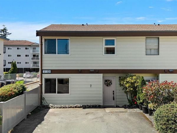 10046 Fifth St, Unit #7, Sidney, BC V8L 2X9