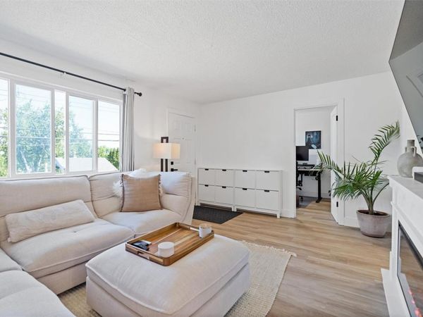 1143 Lockley Rd , Esquimalt, BC V9A 4S5