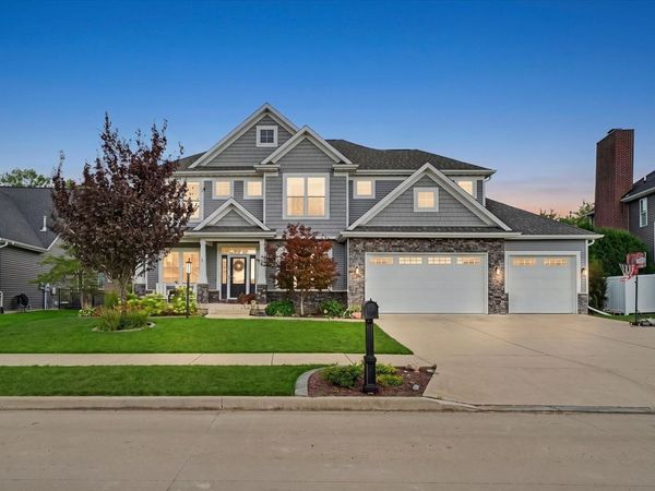 413 Lake Falls Boulevard , Savoy, IL 61874