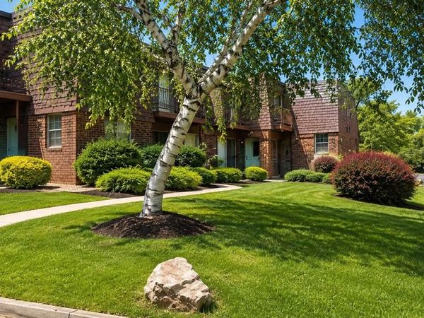 20 Arbor Village Court, Ferguson, MO 63135