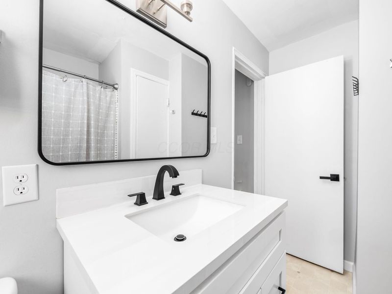1775 Northwest Court, Unit 105, Columbus, OH 43212 Photo 9