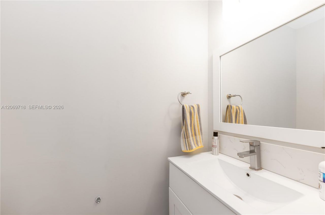 1960 NW 4th Ave , Unit 42, Miami, FL 33136 Photo