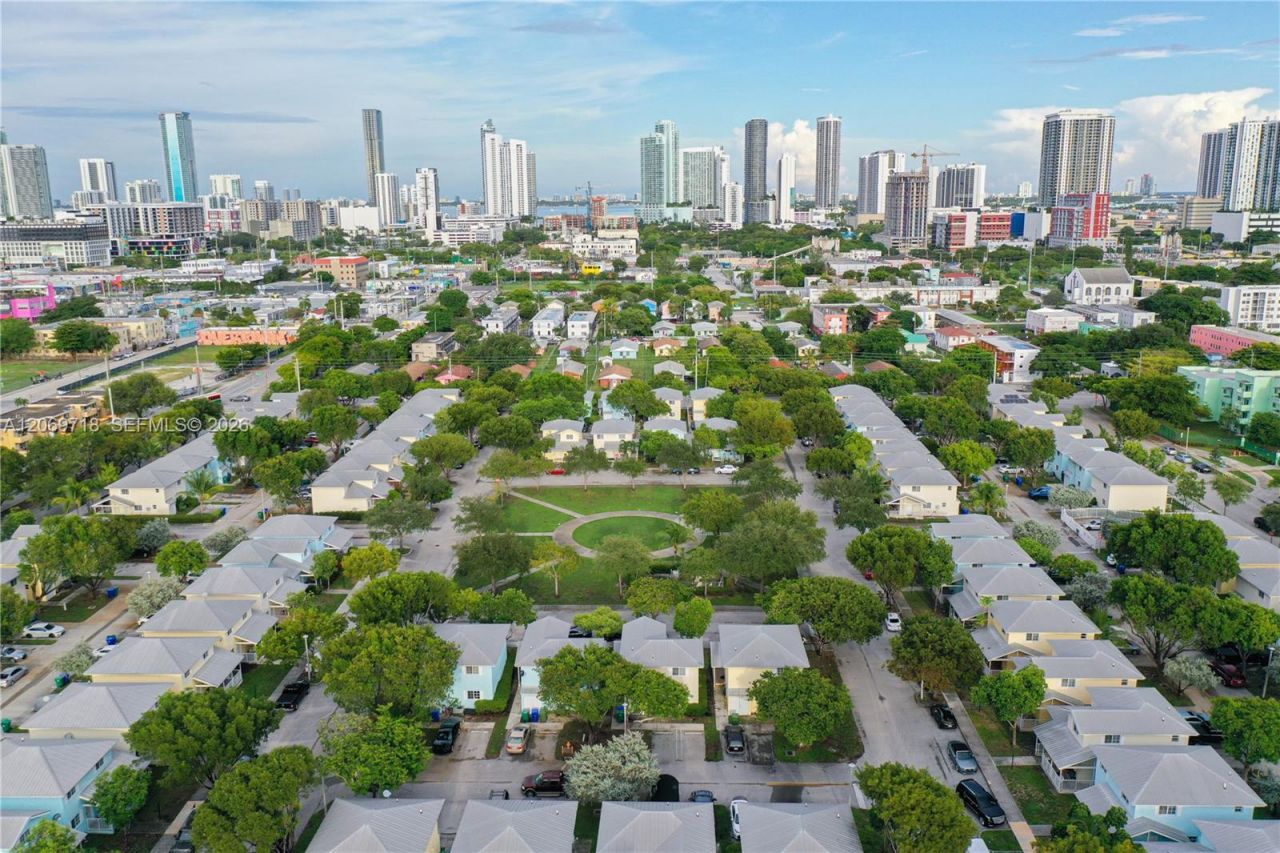1960 NW 4th Ave , Unit 42, Miami, FL 33136 Photo