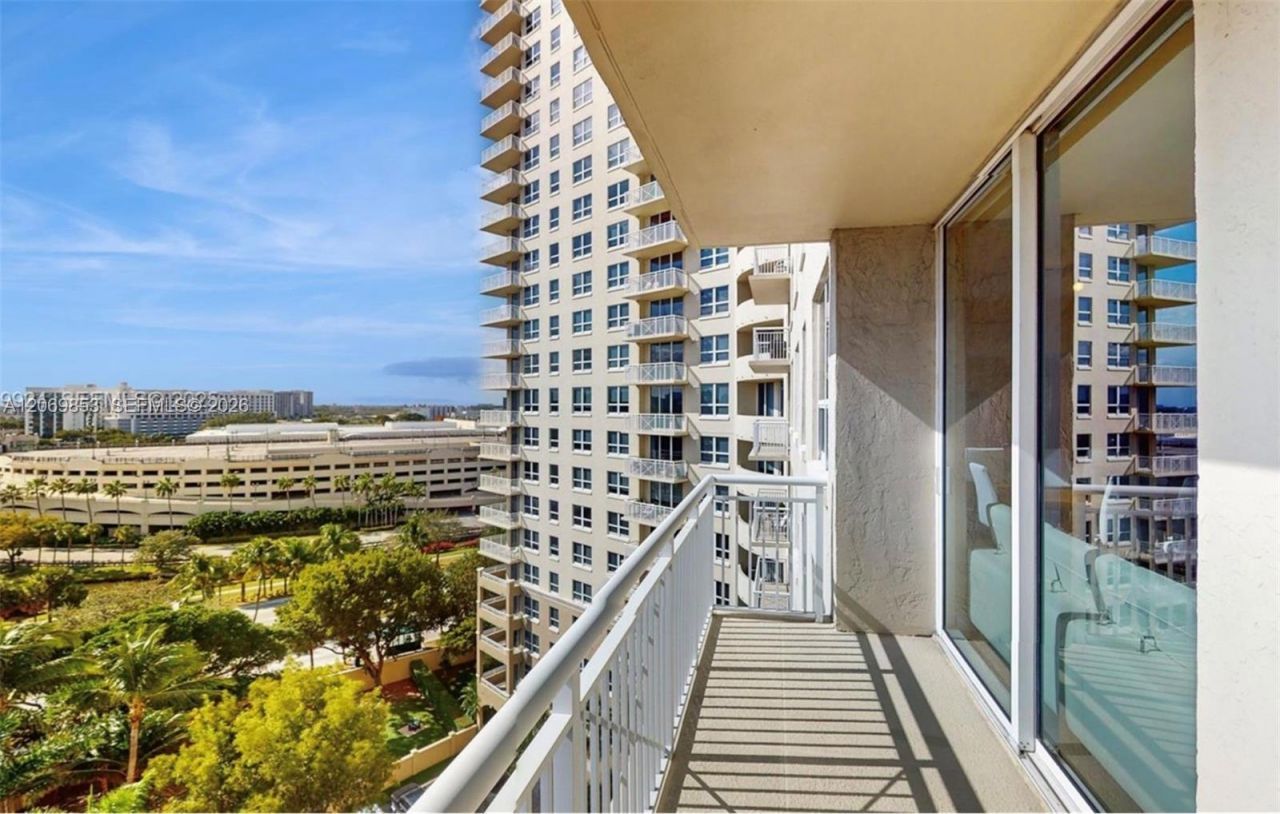 19501 W Country Club Dr , Unit 1004, Aventura, FL 33180 Photo