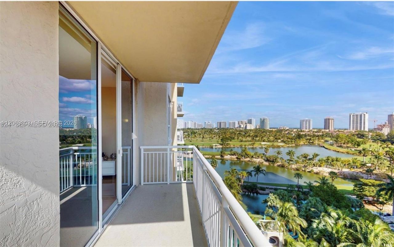 19501 W Country Club Dr , Unit 1004, Aventura, FL 33180 Photo