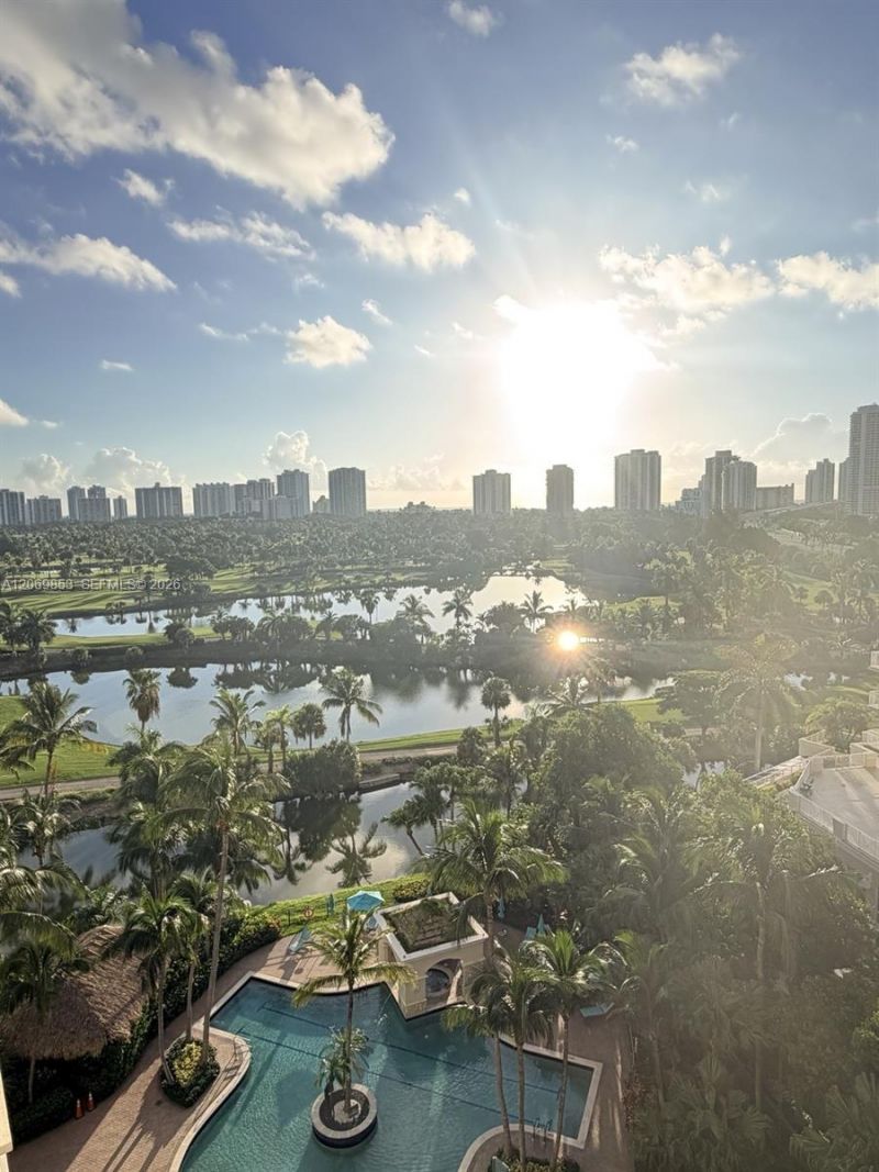 19501 W Country Club Dr , Unit 1004, Aventura, FL 33180 Photo