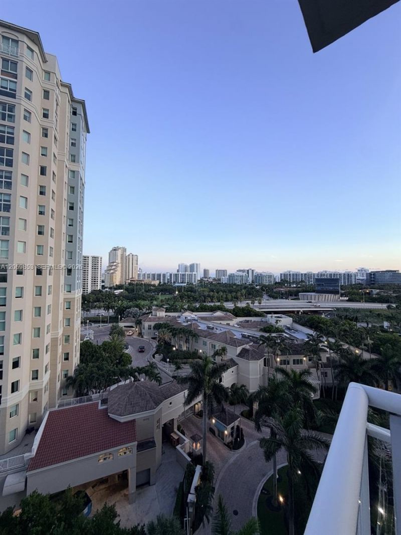 19501 W Country Club Dr , Unit 1004, Aventura, FL 33180 Photo