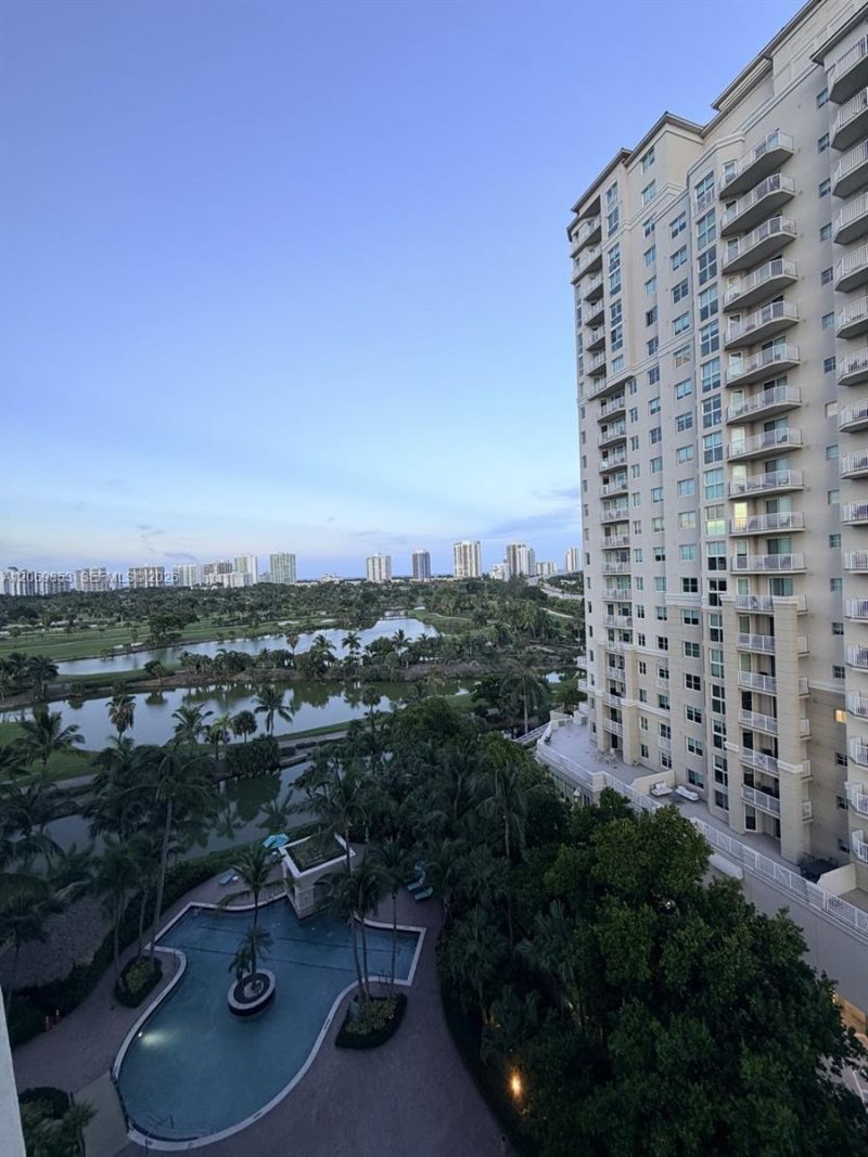 19501 W Country Club Dr , Unit 1004, Aventura, FL 33180 Photo