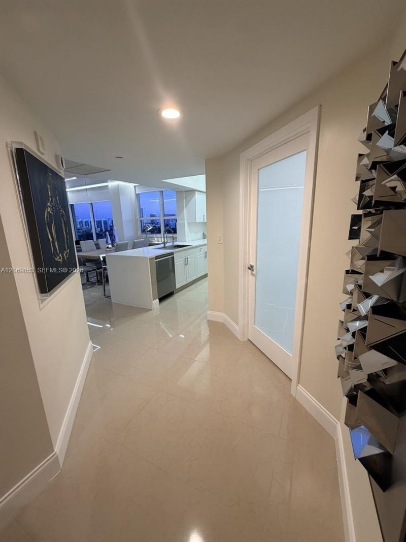 19501 W Country Club Dr , Unit 1004, Aventura, FL 33180 Photo