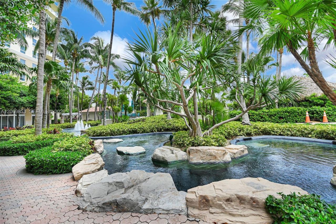 19501 W Country Club Dr , Unit 1004, Aventura, FL 33180 Photo