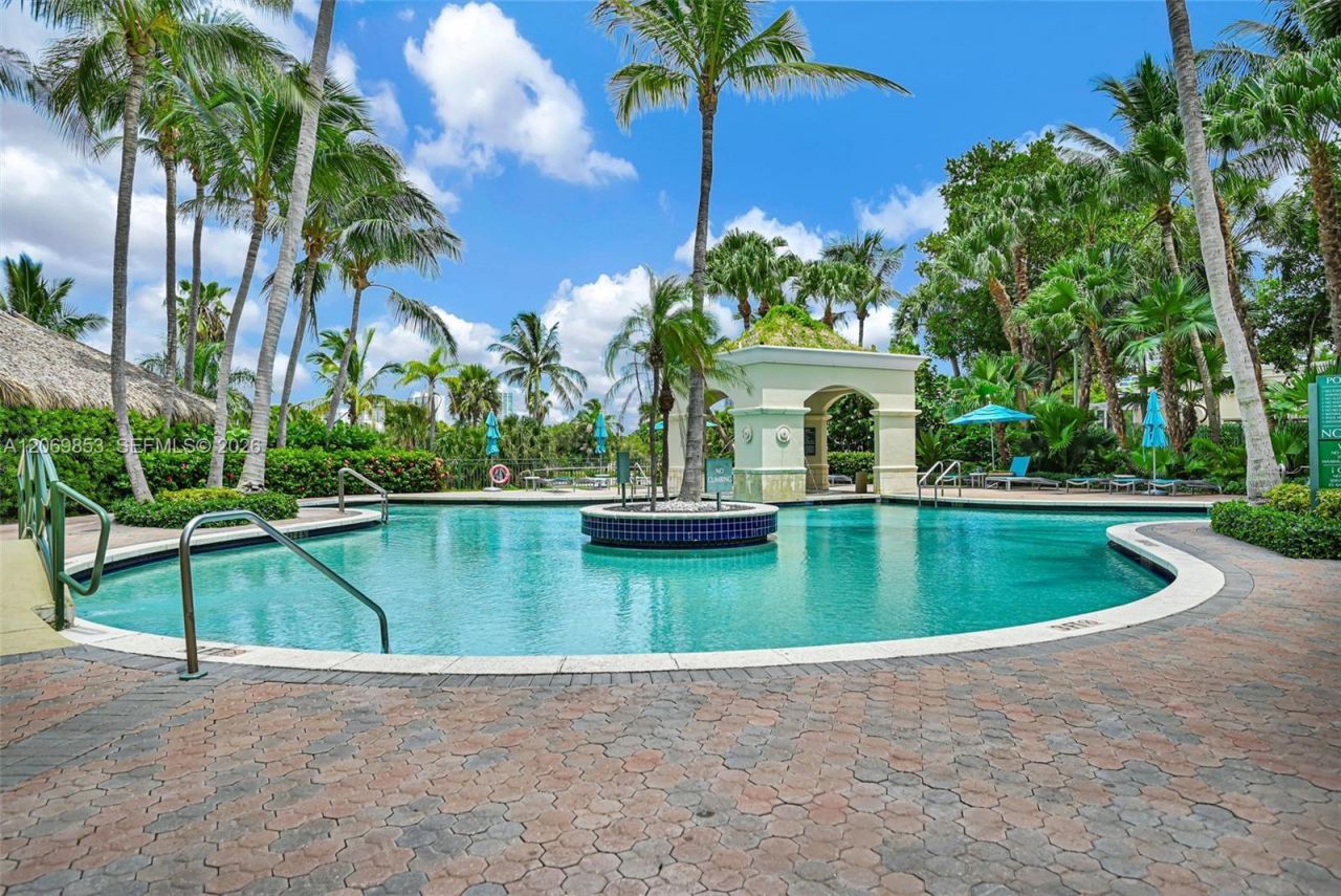 19501 W Country Club Dr , Unit 1004, Aventura, FL 33180 Photo