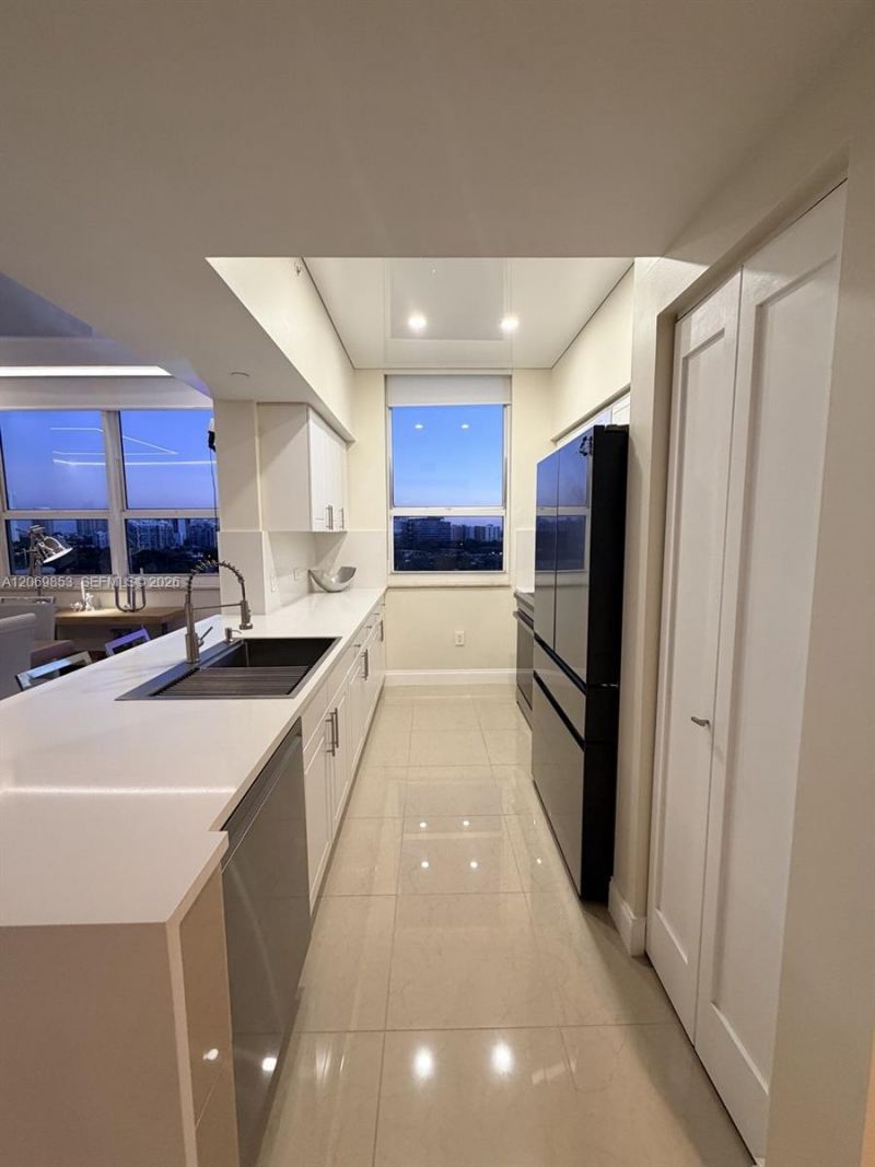 19501 W Country Club Dr , Unit 1004, Aventura, FL 33180 Photo