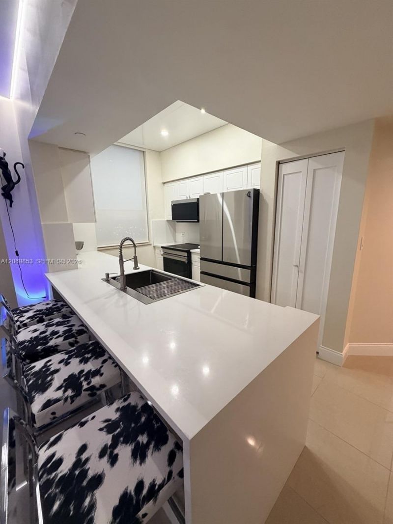 19501 W Country Club Dr , Unit 1004, Aventura, FL 33180 Photo