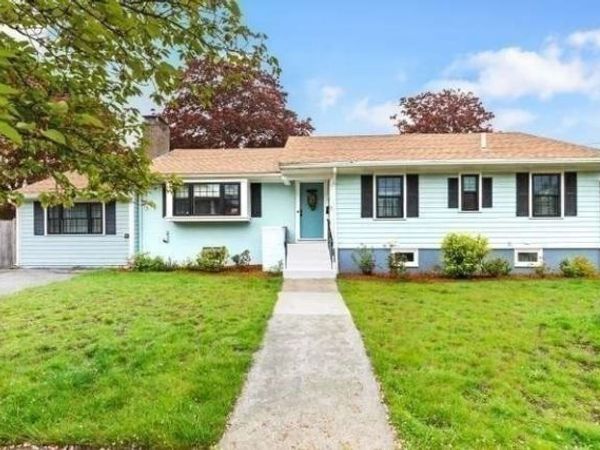 11 Countryside Lane, Marblehead, MA 09145