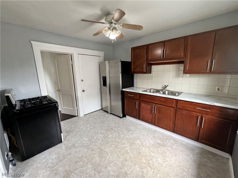 2406 Searsdale Avenue, Cleveland, OH 44109 Photo 15
