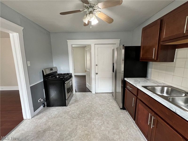 2406 Searsdale Avenue, Cleveland, OH 44109 Photo 19