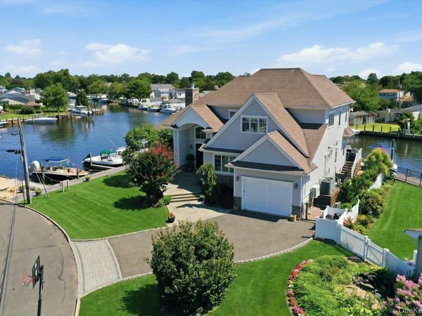 11 Angelica Court , West Babylon, NY 11704