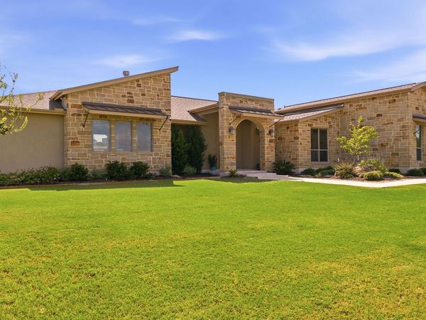 263 TRIPLE R DR, La Vernia, TX 78121