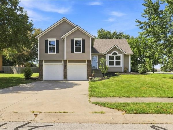 1702 Goose Creek Court, Raymore, MO 64083