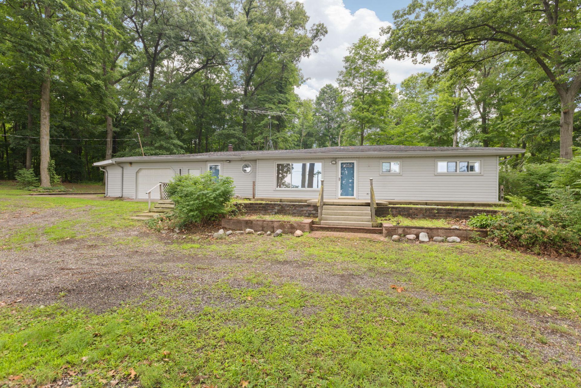 4396 Holloway, Adrian, MI 49221 Main Photo