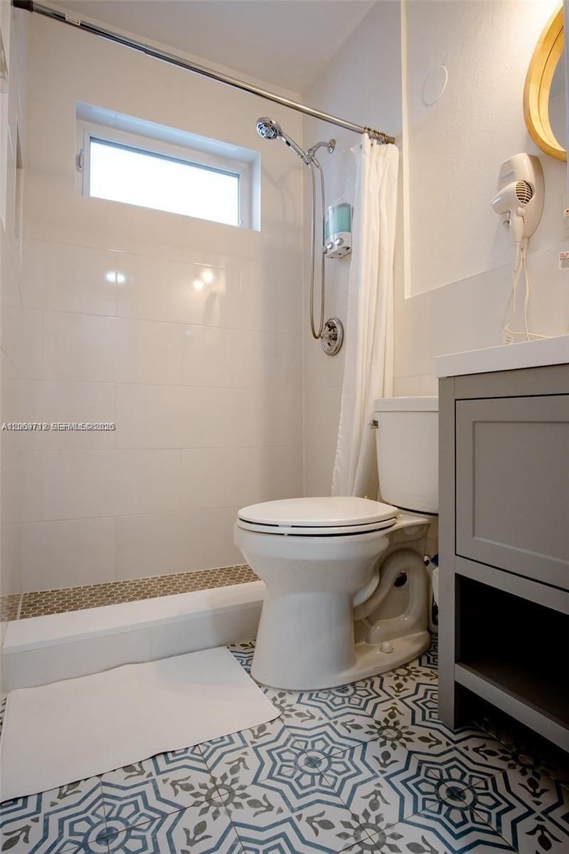 2160 NW 18th Ter , Miami, FL 33125 Photo