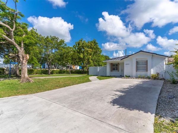 9999 NW 25th Ter , Doral, FL 33172